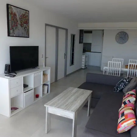 Torre Garbi 84 Apartment